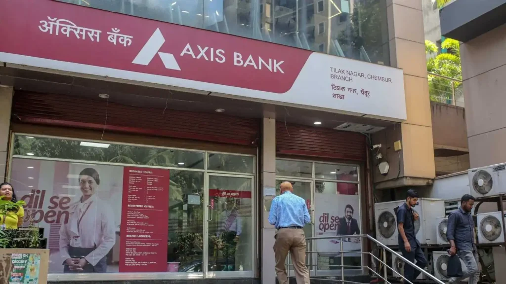Axis Bank के ग्राहक दें ध्यान..नहीं तो अकाउंट होगा ख़ाली!