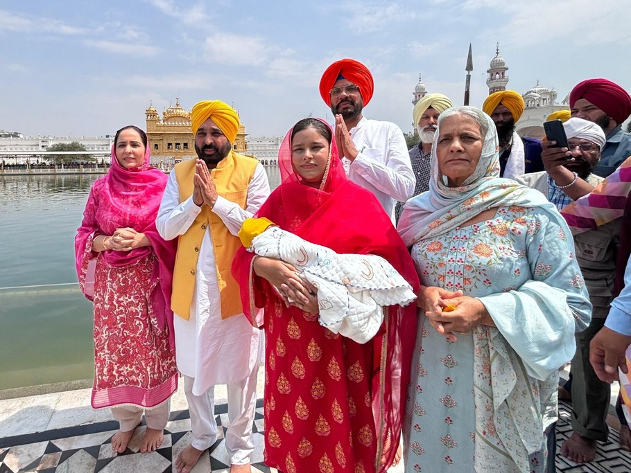 परिवार के साथ Amritsar के स्वर्ण मंदिर पहुंचे CM मान..मांगा जीत का आशीर्वाद