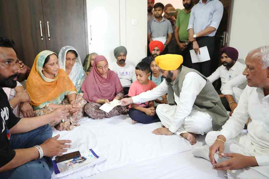 CM Mann reached the house of martyr Naik Surinder Singh