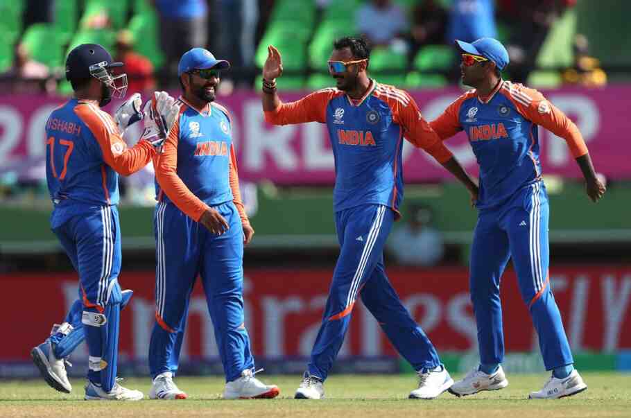 Team India in T-20 World Cup final after defeating England