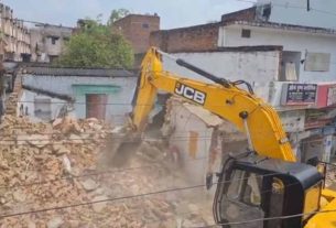 bulldozer action in prayagraj