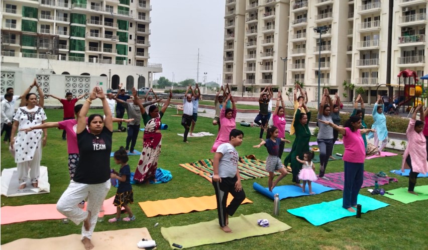 yoga day celebrates in mahagun mantra2