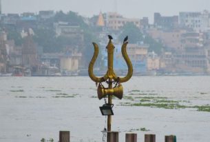 Rishikesh Ganga raft flies in air