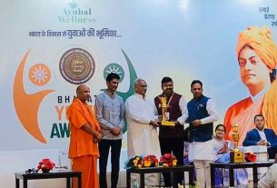 journalist rohit tiwari gets Bharat youth Award