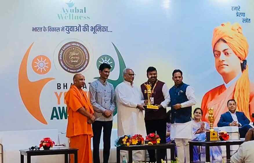 journalist rohit tiwari gets Bharat youth Award