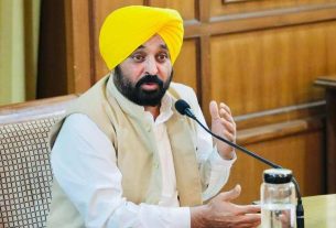 Signs of major administrative reshuffle in Punjab