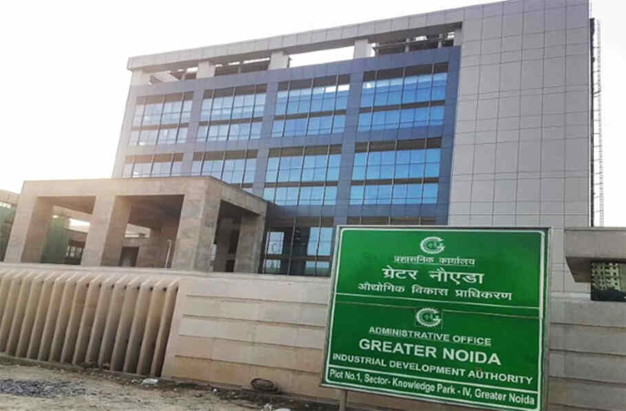 Why are Greater Noida Authority officials in fear?