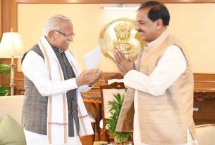 dr mahesh sharma meets manohar lal khattar