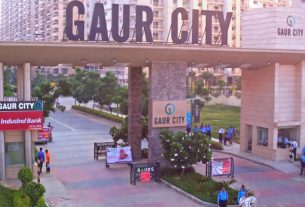 gaur city 2 lift stuck