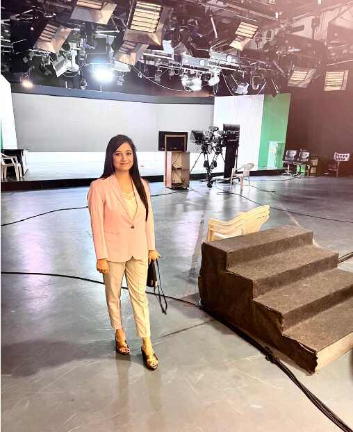 anchor deepshikha singh starts her new journey