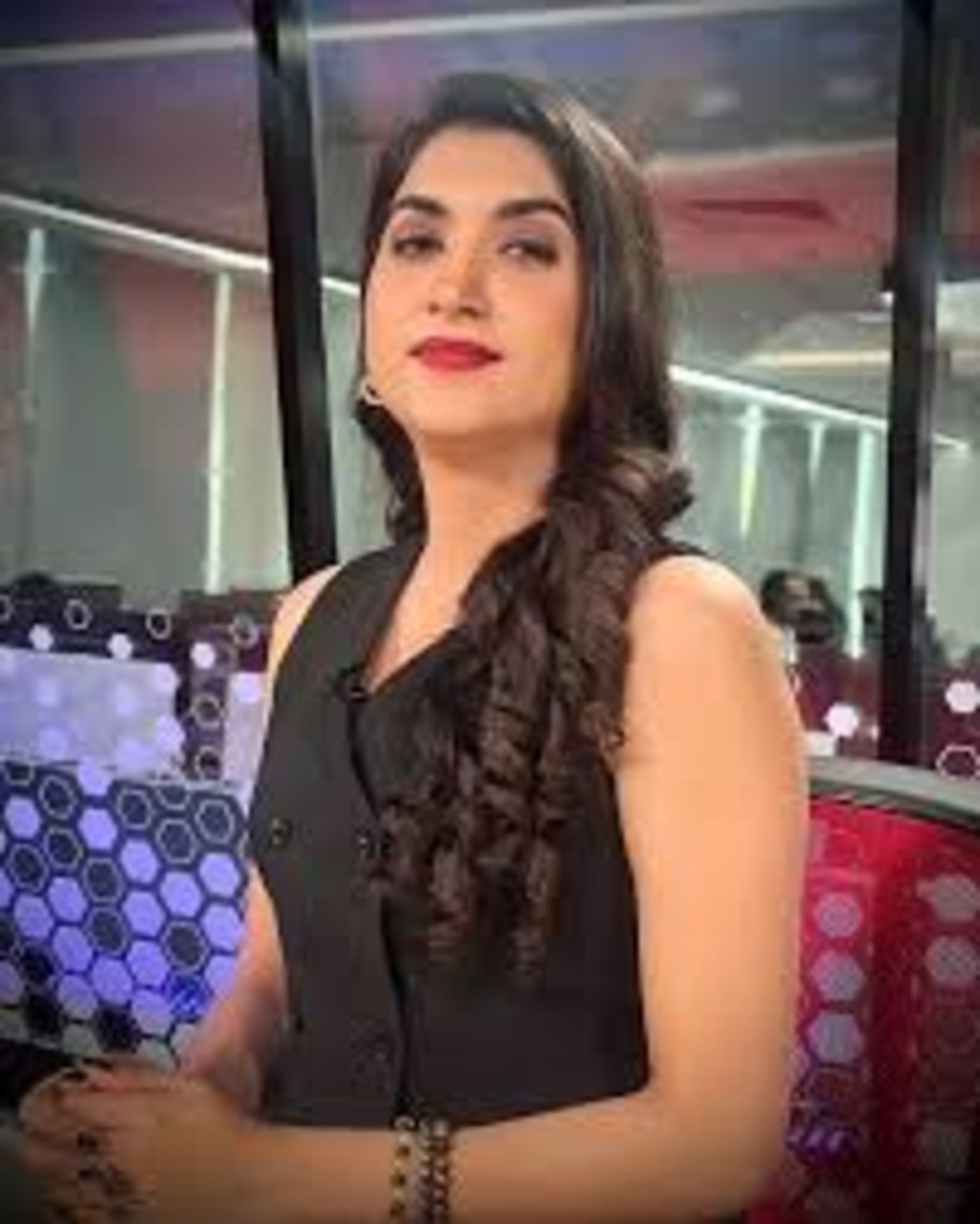 Anchor Sakshi Mishra