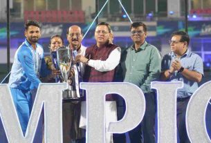 CM Dhami attended the Uttarakhand Premier League final, honored the winning team with a trophy.