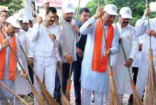 Chhattisgarh: CM Sai swept the road, gave the message of cleanliness...