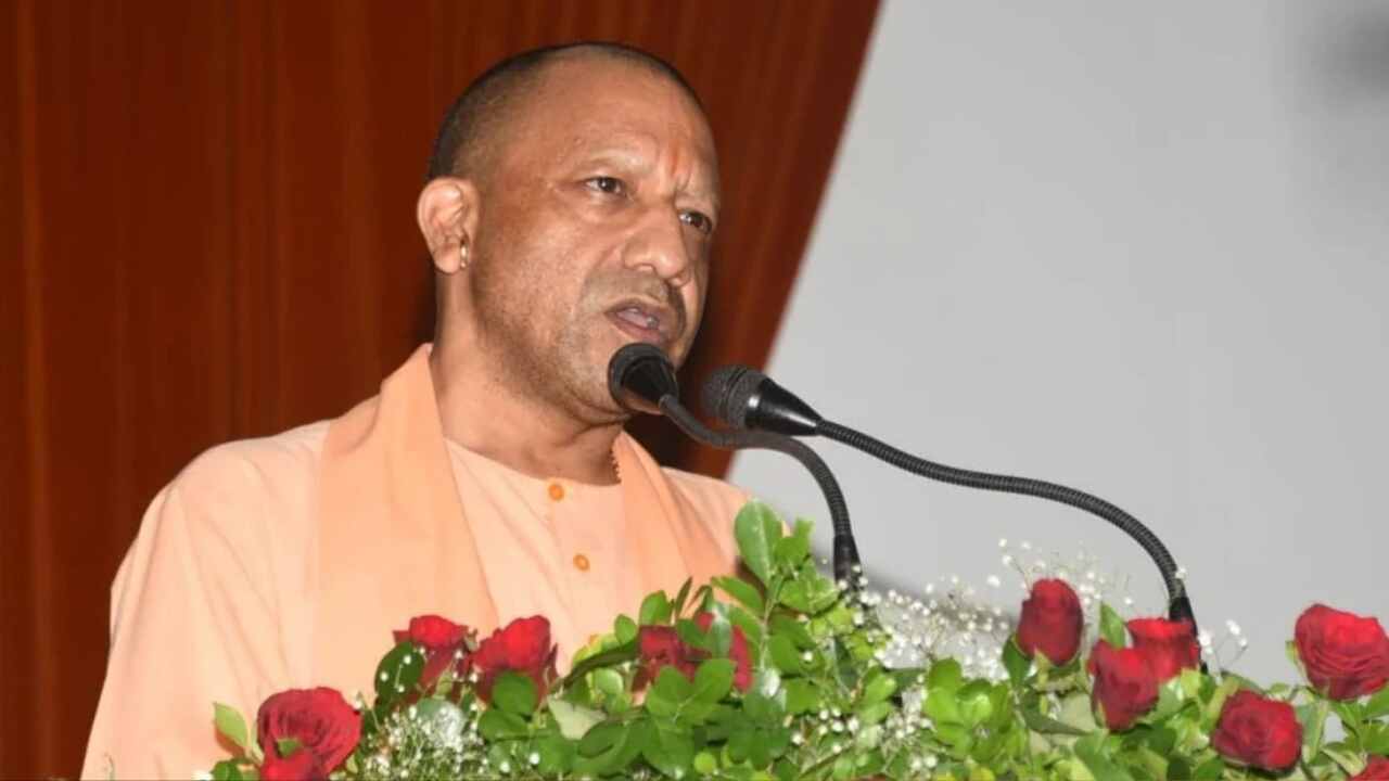 Yogi Adityanath: Neither will we get a shroud to cover ourselves, nor will we get two yards of land - CM Yogi said in Kathua