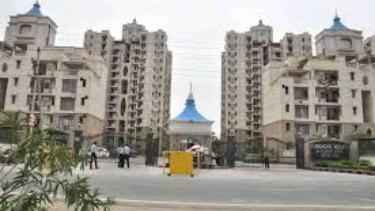 No entry of bachelors in this society of Greater Noida...read full news