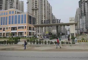 Rucks in gaur city..greater noida west