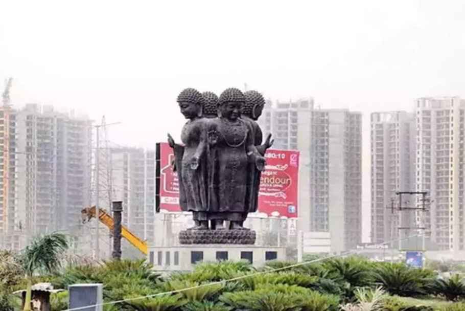 Greater Noida West: चार मूर्ति अंडरपास को लेकर हैरान करने वाली ख़बर