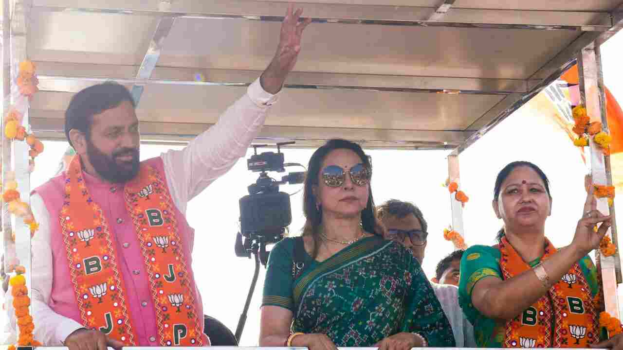 Haryana Elections 2024: Today is the last day of election campaign, Hema Malini participated in CM Saini's roadshow.