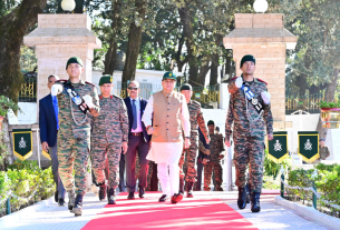 Diwali Celebration 2024: CM Dhami celebrated Diwali with soldiers, gave good wishes by feeding laddus.