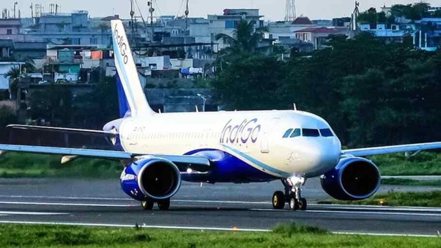 Indigo एयरलाइन्स का सिस्टम बैठा, देशभर में यात्री फंसे