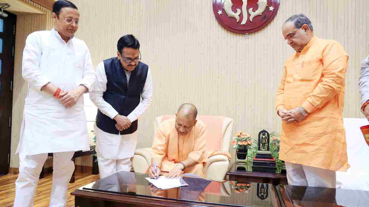 Yogi Adityanath: CM Yogi again becomes an active member of BJP, appeals to join for 'Ek Bharat-Shrestha Bharat'