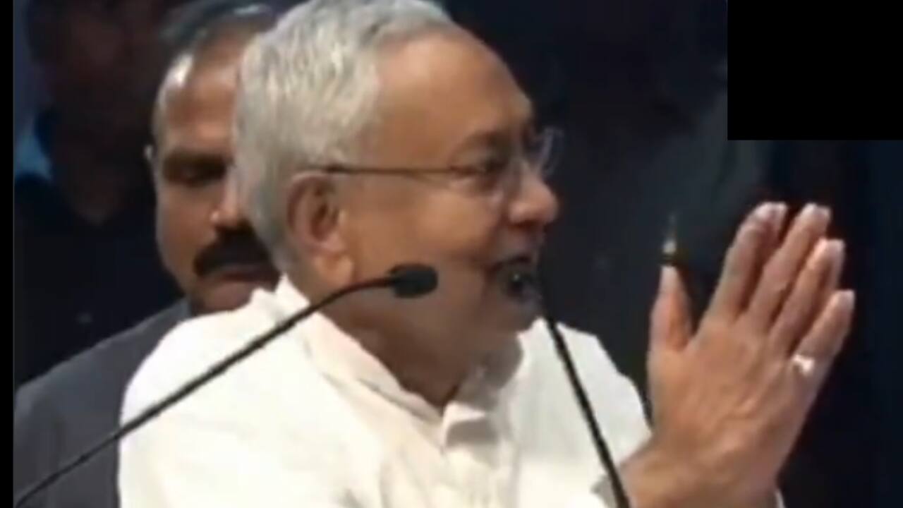 Nitish Kumar: Why did Nitish Kumar fold his hands in front of DGP? Know the whole matter