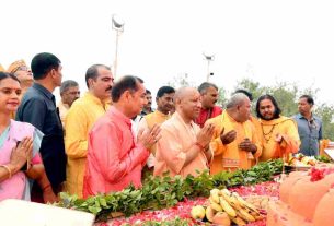 Yogi Adityanath: CM Yogi unveiled 51 feet high 'Hanuman' statue