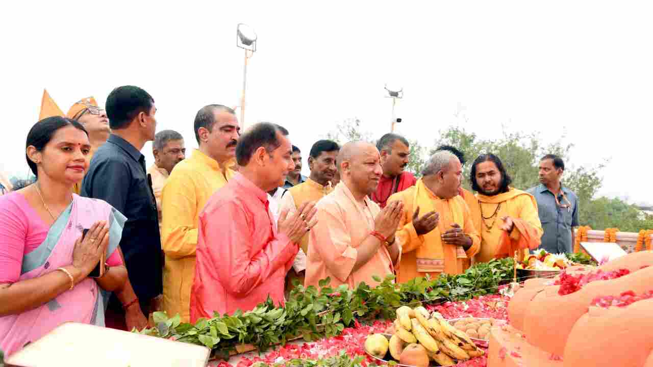 Yogi Adityanath: CM Yogi unveiled 51 feet high 'Hanuman' statue