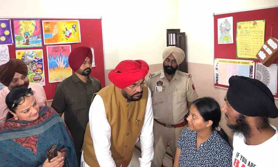 Punjab: विद्यार्थियों को गुणात्मक शिक्षा के लिए माता-पिता और शिक्षकों का सहयोग: Minister Dhaliwal