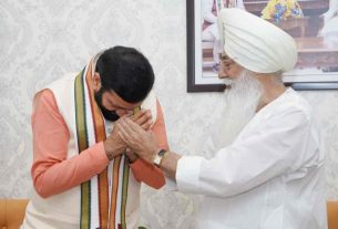 Nayab Saini: 'Dera Beas chief Gurinder Singh Dhillon' met CM Saini, said- may the blessings of saints always remain...