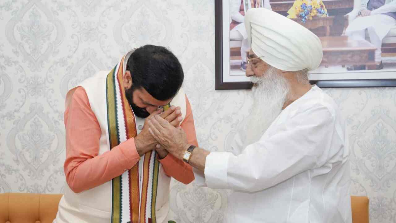 Nayab Saini: 'Dera Beas chief Gurinder Singh Dhillon' met CM Saini, said- may the blessings of saints always remain...