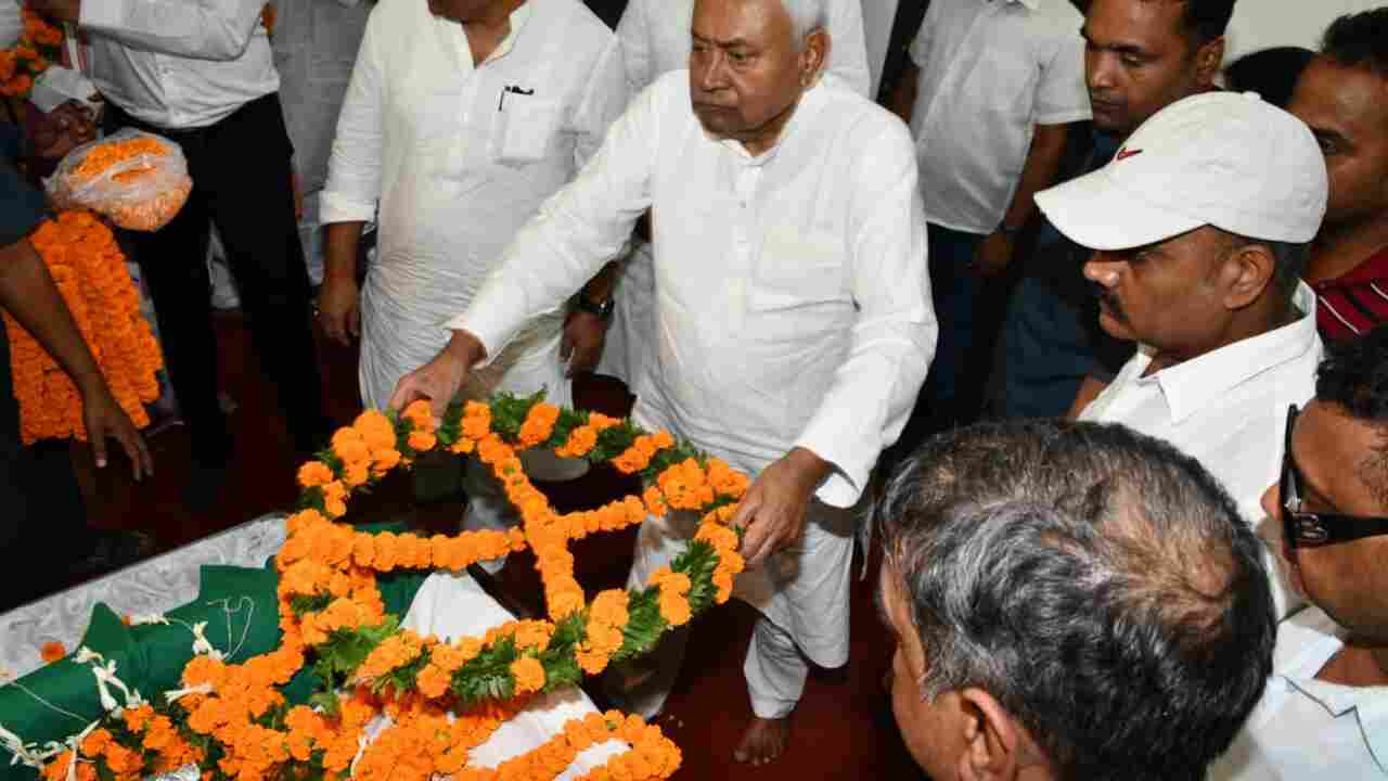 Sharda Sinha Death: Nitish Kumar pays tribute to 'Sharda Sinha', funeral will be held with state honors tomorrow