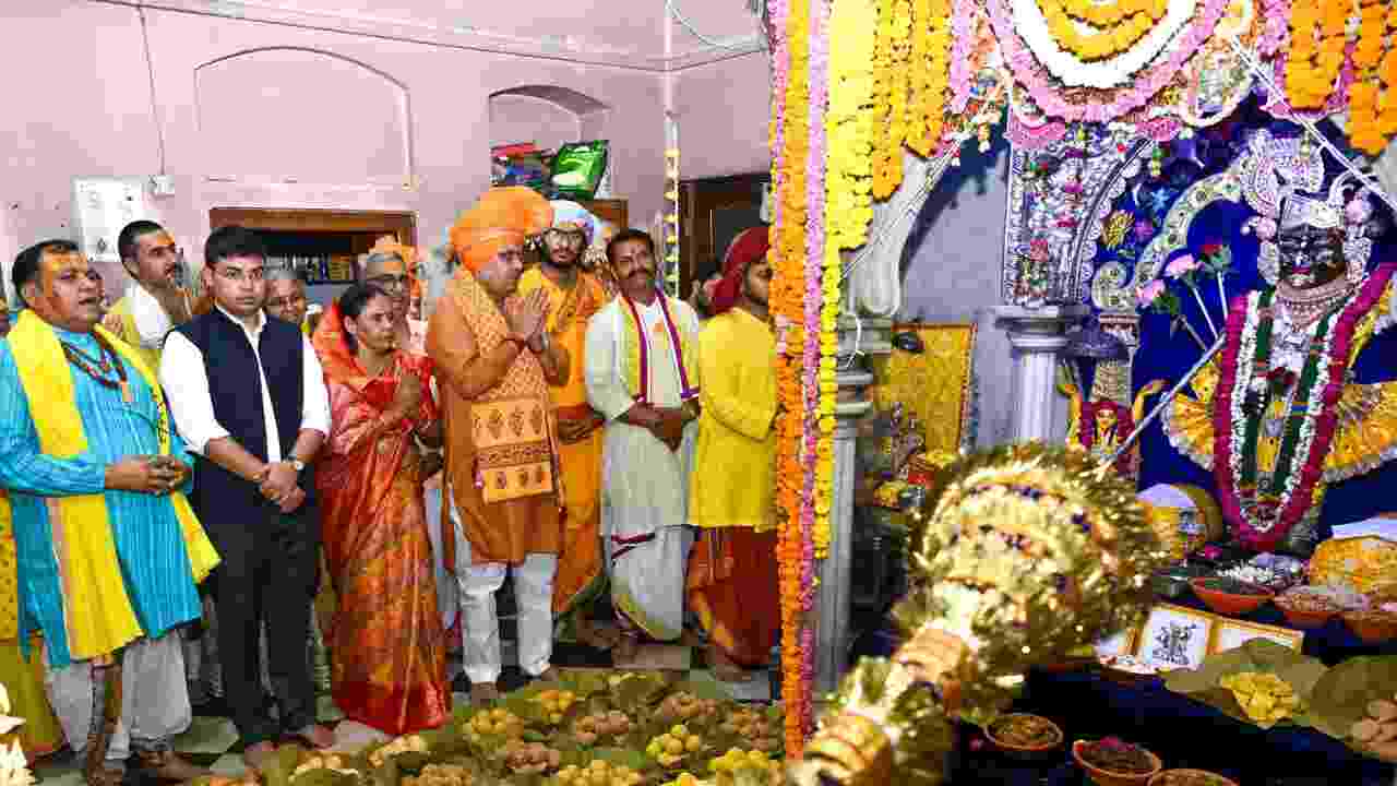 Bhajanlal Sharma: CM Bhajanlal arrived to visit Giriraj Maharaj on Govardhan Puja, gave instructions for the development of Parikrama Marg.