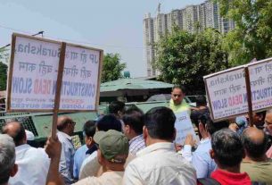 protest jaypee infra flat buyers