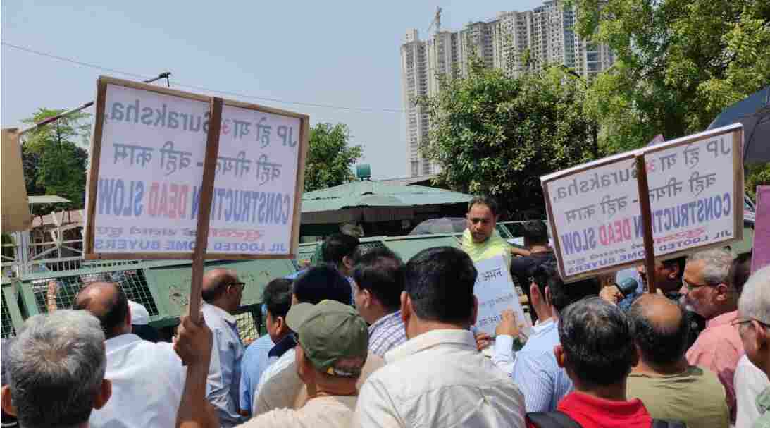 protest jaypee infra flat buyers