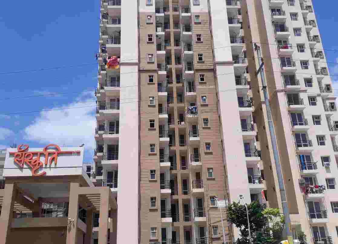 lift crisis in sanskirti aparment