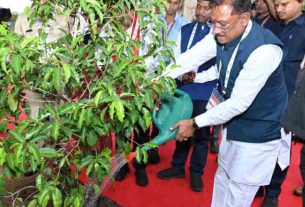 Chief Minister inaugurated the Good Governance Garden in IIM Raipur Campus