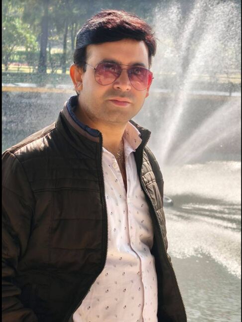 In Ghaziabad, scooter riders snatched the mobile of PTI producer, FIR registered