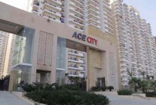 A tragic incident from Greater Noida's S City, mother and son committed suicide