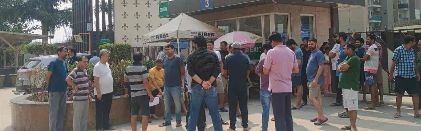 Chaos erupts in this Greater Noida West society; find out why there was an uproar against the builder