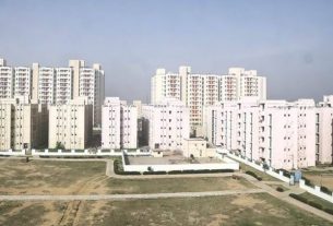 Noida: If you fall for the offer of buying a flat at a cheap price on New Year, you are sure to get fleeced!