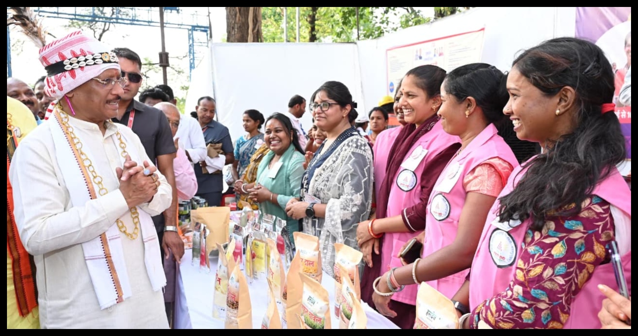 Chhattisgarh News: “लखपति दीदी” से “करोड़पति दीदी” बनने का मंत्र देकर मुख्यमंत्री ने बढ़ाया महिलाओं का उत्साह