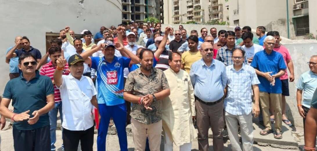 Supertech: Residents protest against CAM hike in Supertech Ecovillage-1