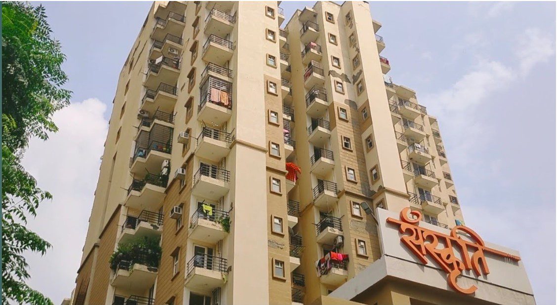 Greater Noida West: Even after buying a flat worth lakhs, there is a hell-like situation regarding electricity...children and the elderly are all worried!