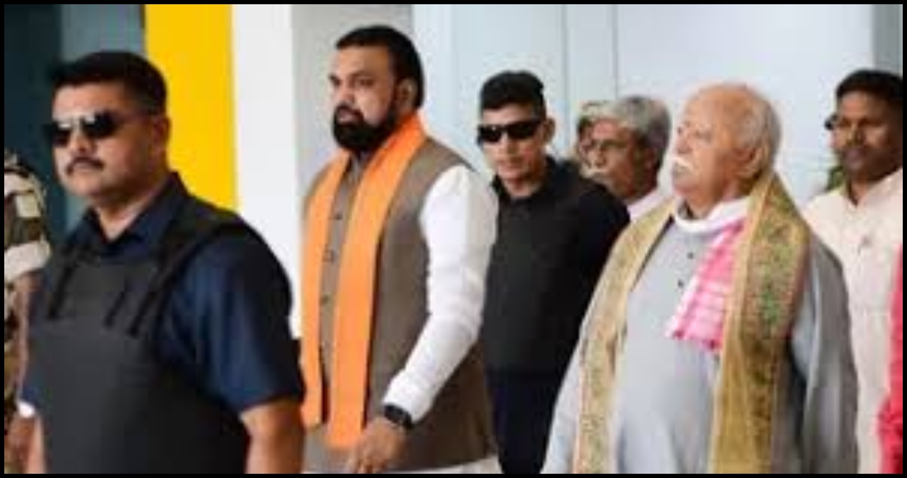 Bihar News: मुंगेर पहुंचे मोहन भागवत, एयरपोर्ट पर मुख्यमंत्री सम्राट चौधरी ने किया स्वागत