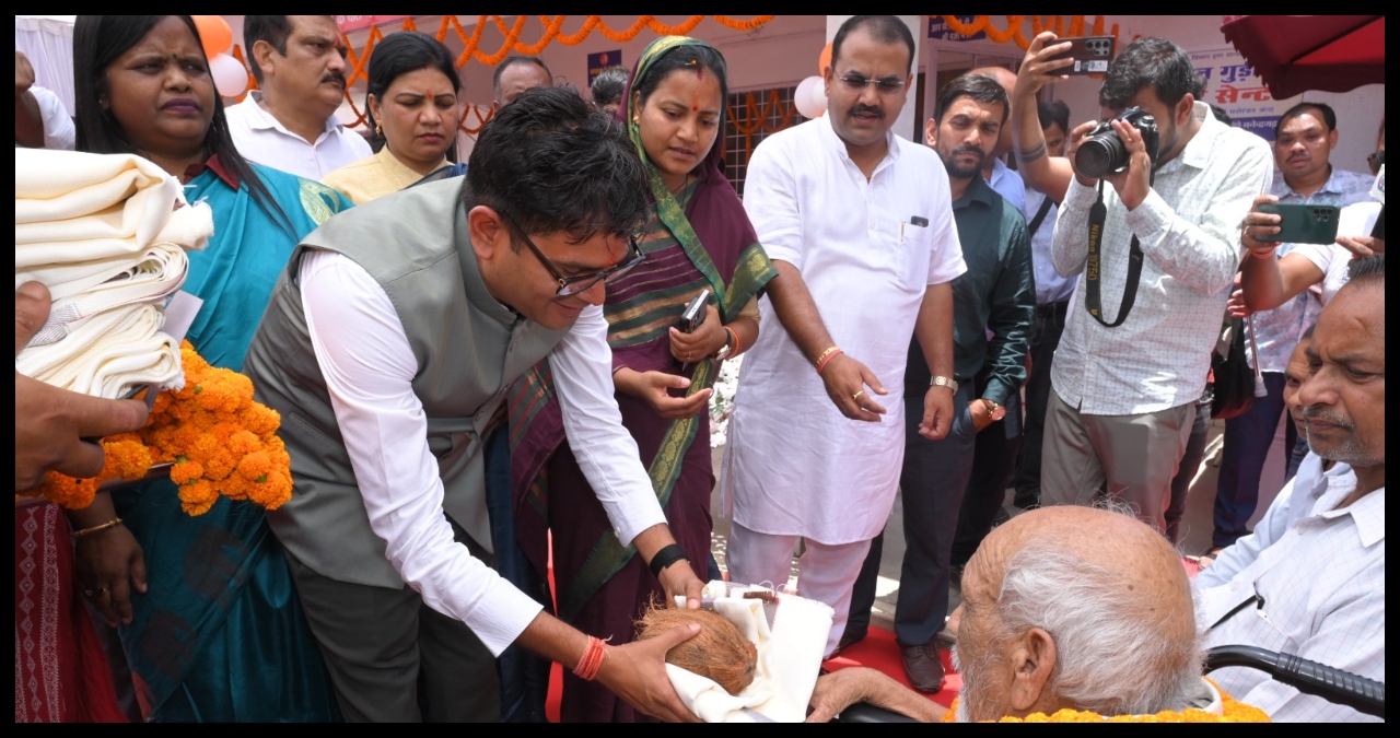 Chhattisgarh News: अंबिकापुर में शुरू हुआ ‘सियान गुड़ी’, बुजुर्गों को मिला सम्मान और सहारा