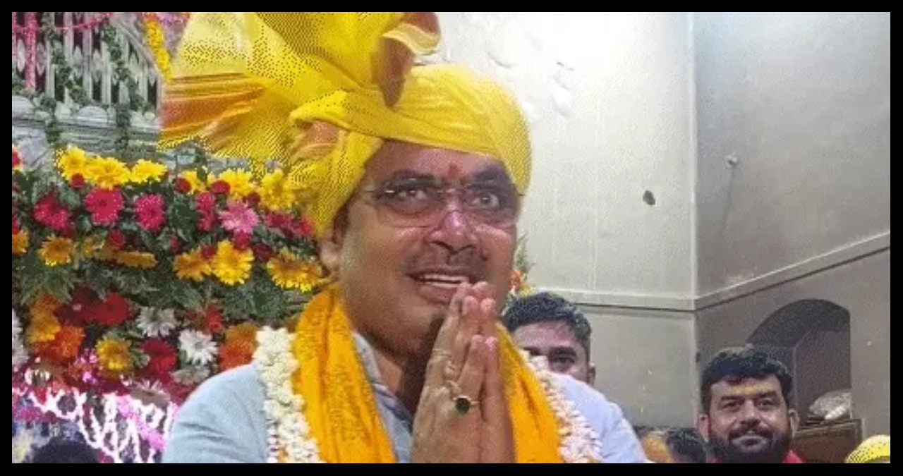 Rajasthan News: PM मोदी के दीर्घायु होने की कामना के लिए मंदिर पहुंचे CM भजनलाल शर्मा, भाजपा नेताओं ने की विशेष पूजा-अर्चना