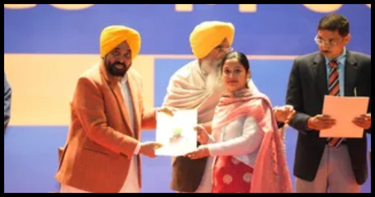 Punjab News: मिशन रोजगार के तहत 355 युवाओं को मिले नियुक्ति पत्र, मुख्यमंत्री मान ने सौंपे जॉइनिंग लेटर