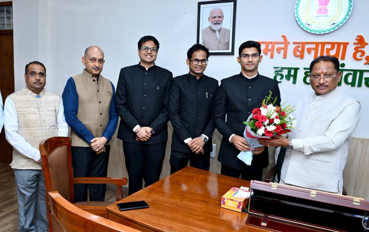 Chhattisgarh News: जनसेवा ही प्रशासनिक सेवा का सर्वोच्च उद्देश्य, प्रशिक्षु IAS अधिकारियों को मुख्यमंत्री विष्णुदेव साय की सीख