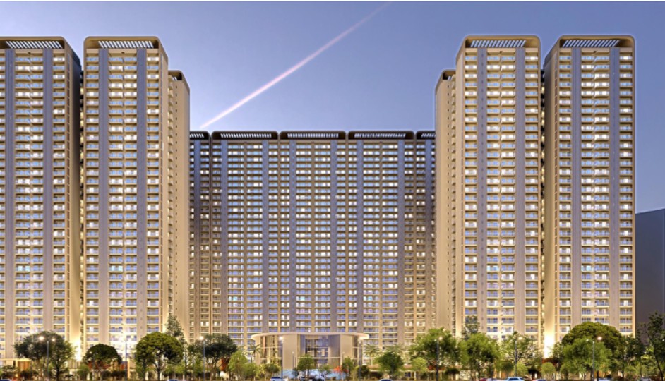 Greater Noida West: ग्रेटर नोएडा वेस्ट में दर्दनाक हादसा, बालकनी में गई महिला तभी..!